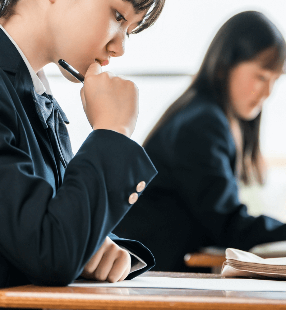 勉強する学生